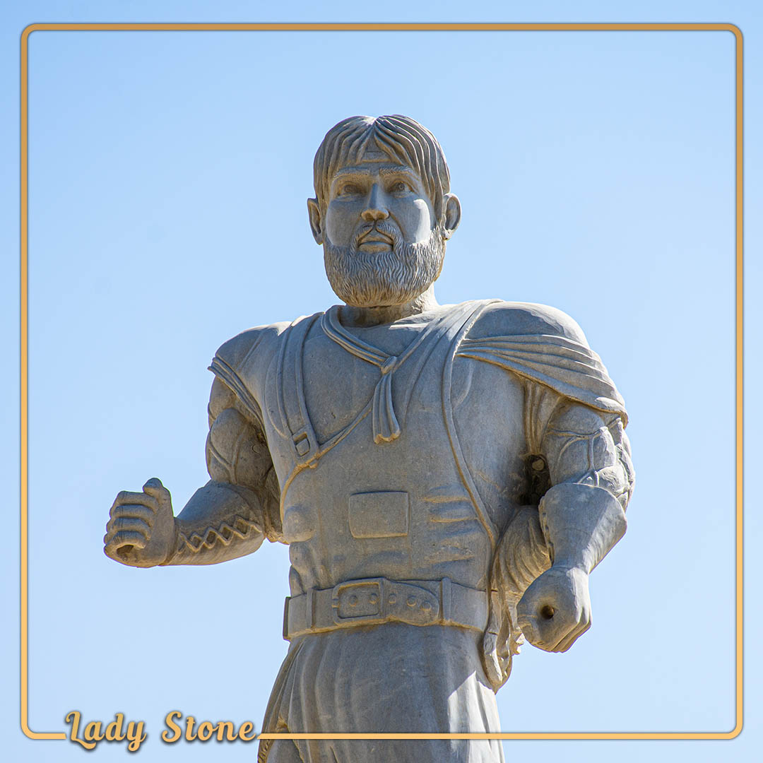 33.jpg مجسمه کاوه آهنگر - تصویر 1