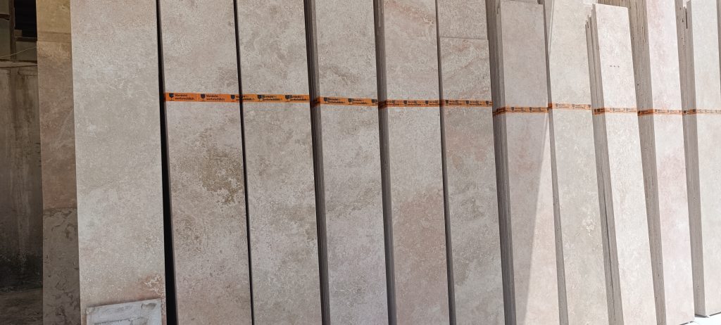 تراورتن رامشه درجه یک – سنگ تزئینی بژ روشن با کیفیت بالا از Ladystoneco 2