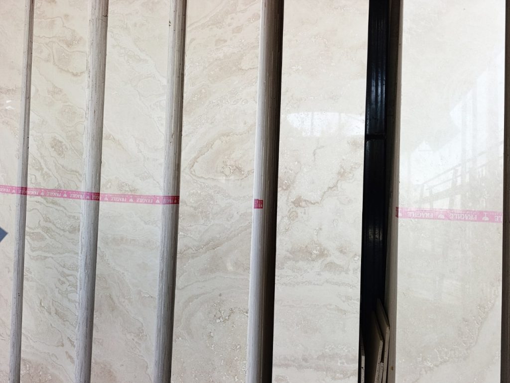 تراورتن کمشچه سفید – سنگ تزئینی روشن و لوکس از Ladystoneco 1