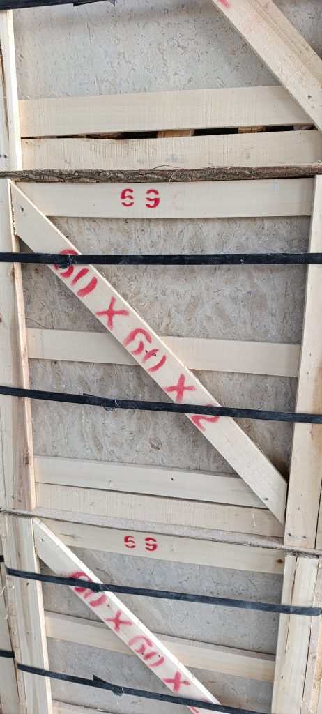 ارومیه – سنگ تزئینی سفید کرم با رگ‌های خاکستری از معادن آذربایجان غربی، تولید Ladystoneco 1