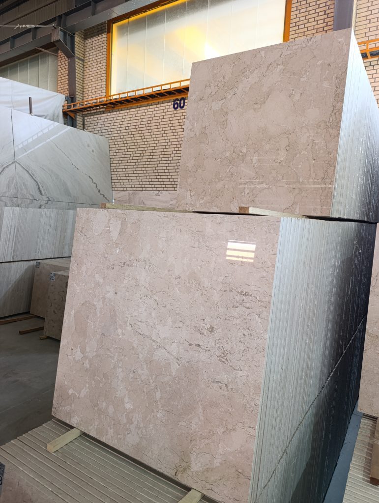 دهبید درجه دو – سنگ تزئینی اقتصادی با رنگ سفید کرم از معادن یزد، تولید Ladystoneco 2