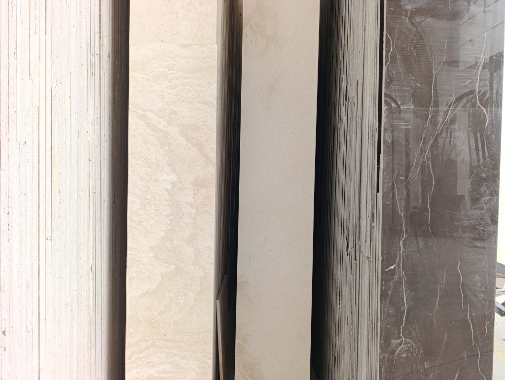 پرنس – سنگ تزئینی سفید کرم با رگ‌های خاکستری و طلایی، تولید Ladystoneco 2