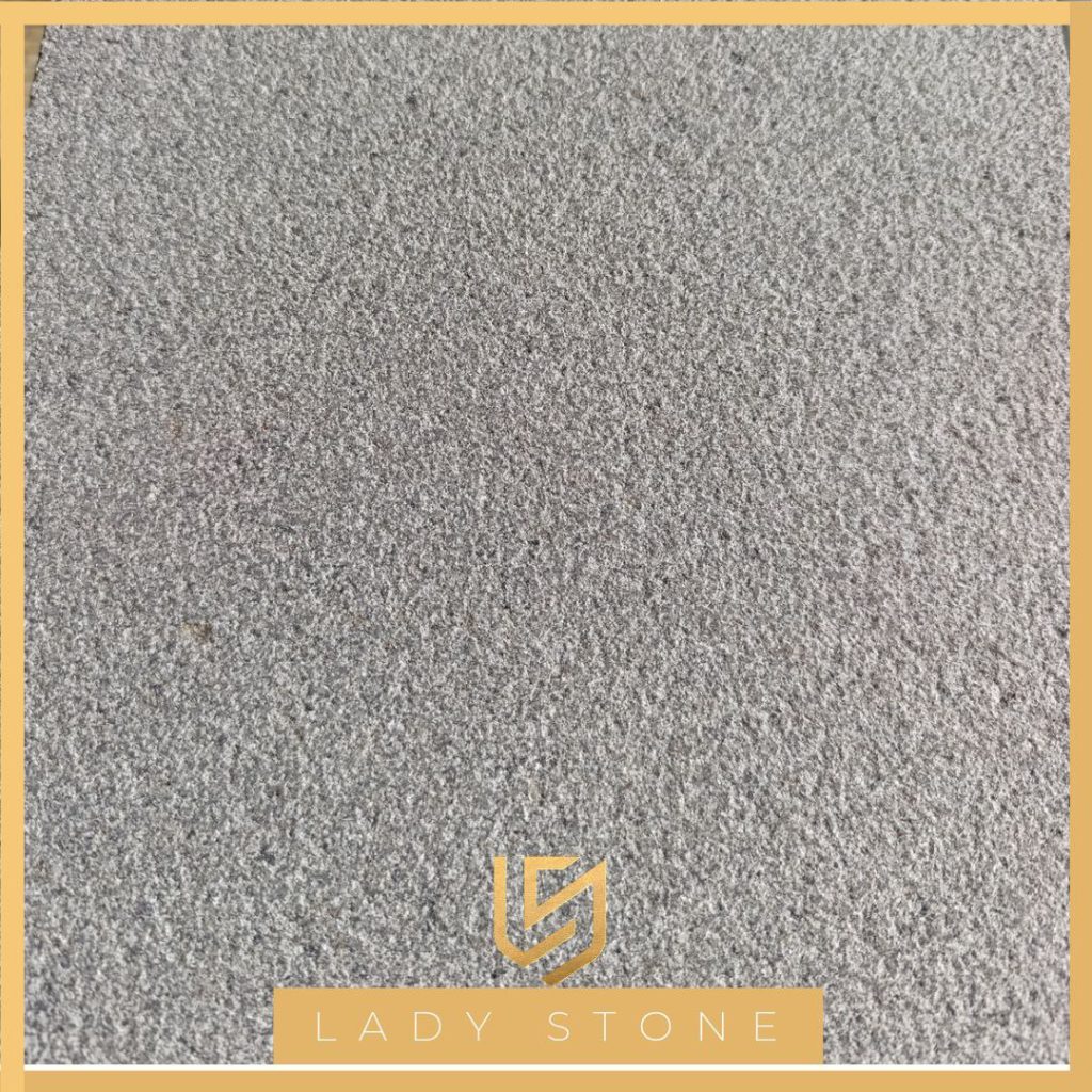 گرانیت مشکی نطنز با پرداخت فلیم‌شده – ضد لغزش و مناسب فضای باز از Ladystoneco 4